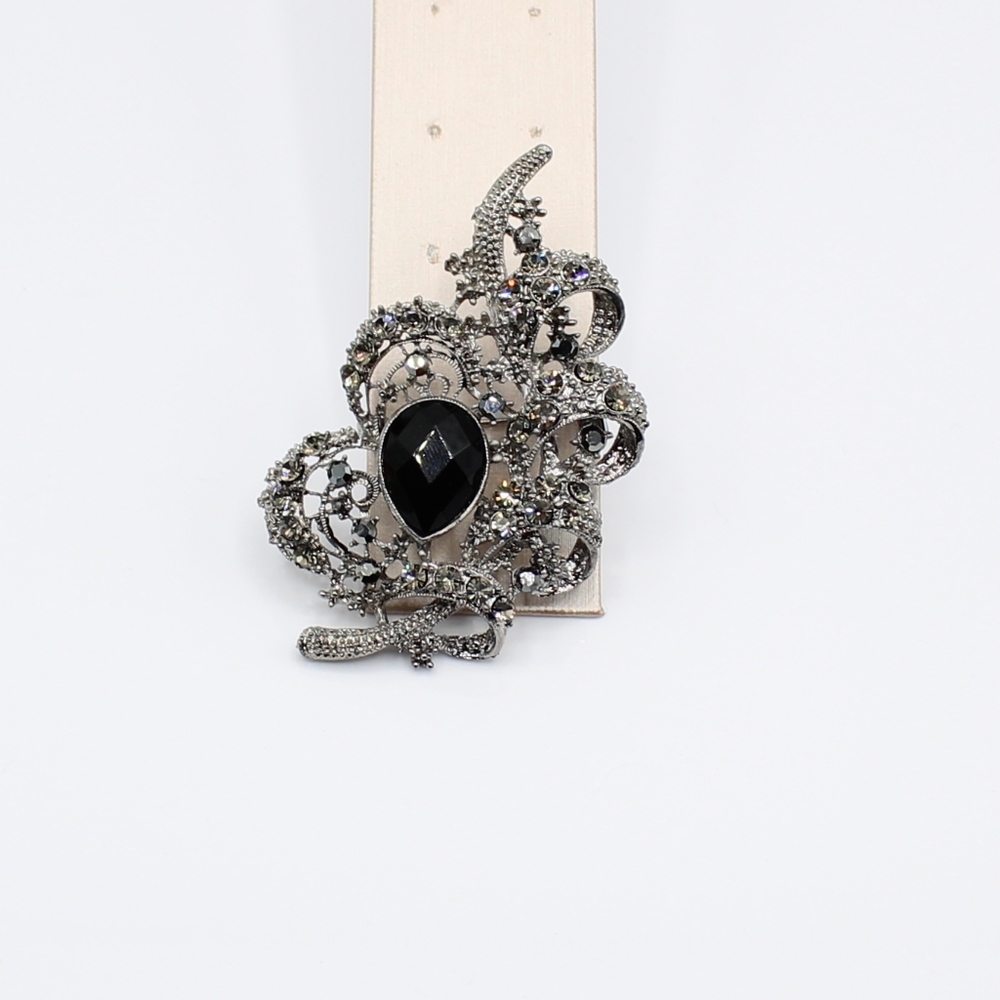 Rhinestone and maracasite statement brooch - Picture 4 of 6